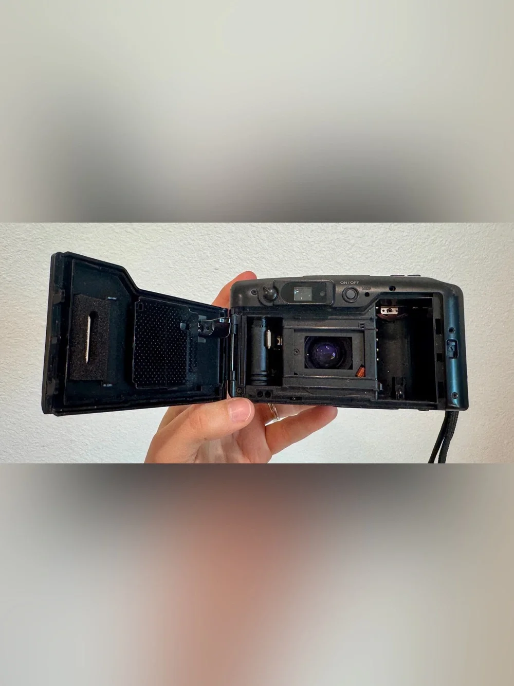 Olympus Superzoom 115 35mm Film Camera Point and Shoot AF Zoom 38-115mm Lens